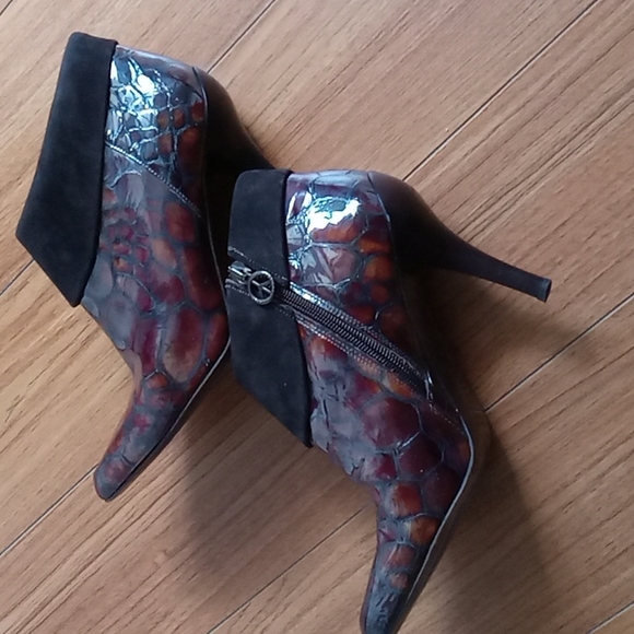 ⭐ Host Pick ⭐ Donald J Pliner | Exquisite Tortoise Suede Ankle Boots - Picture 4 of 10